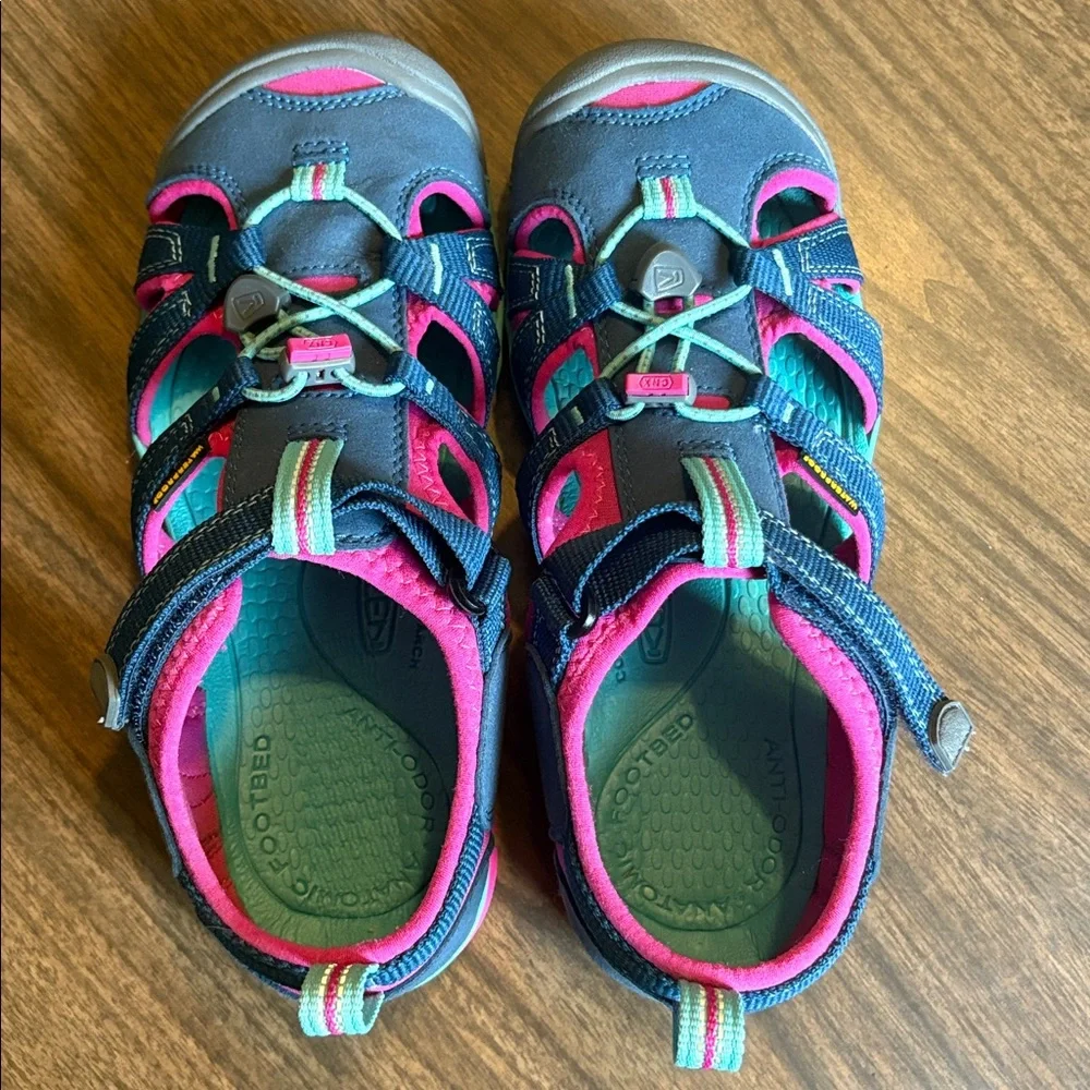 Keen Size 4 Blue Pink Newport H2 Sandals